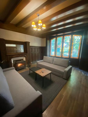 Les Fayes House